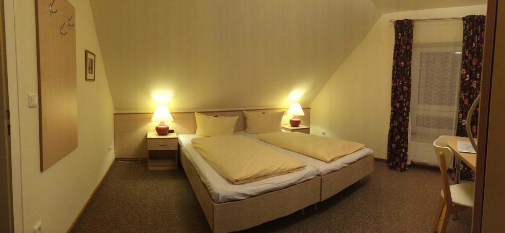 Hotel Zur Heidebluete Hambuhren Bagian luar foto