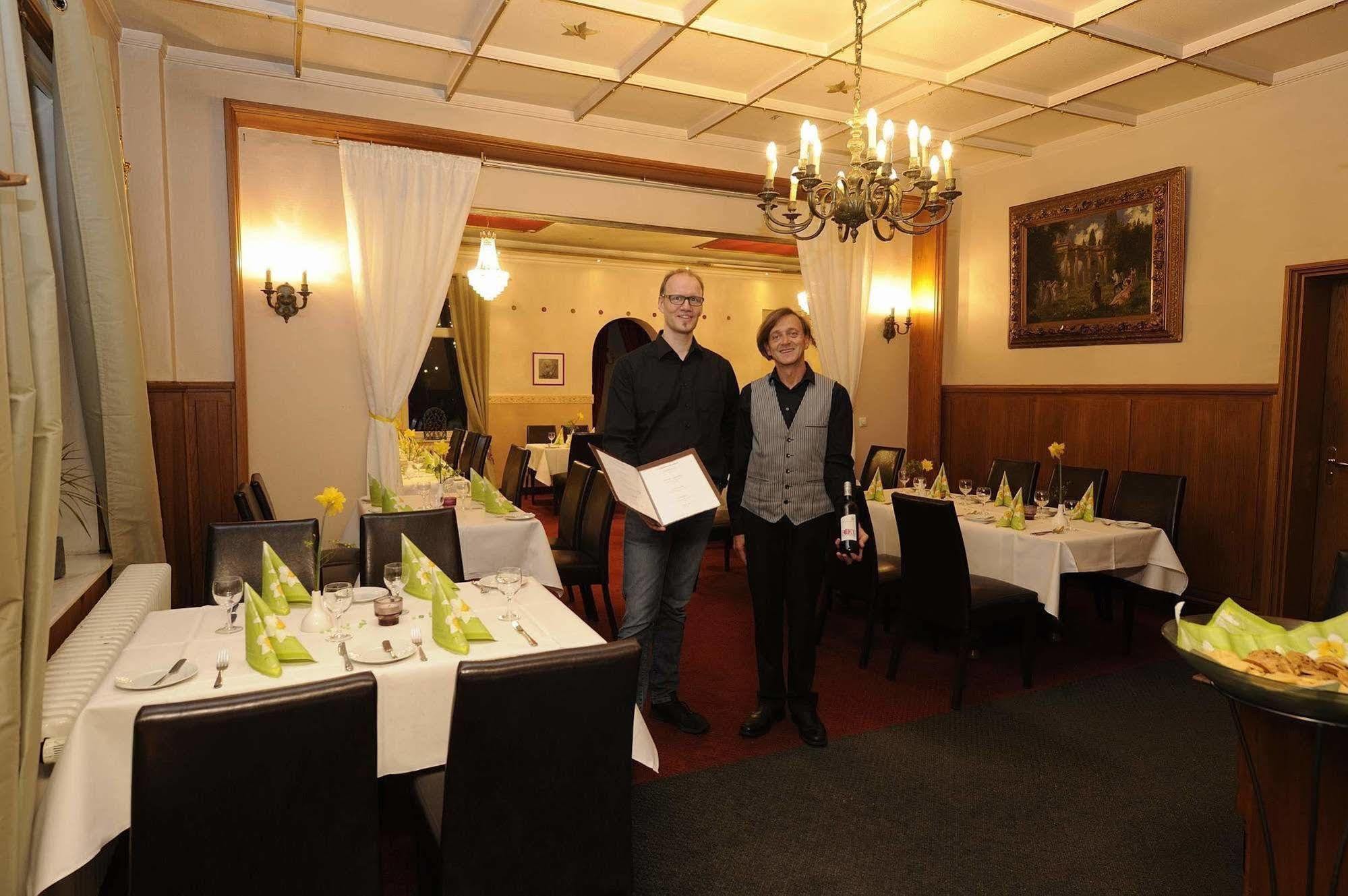 Hotel Zur Heidebluete Hambuhren Bagian luar foto