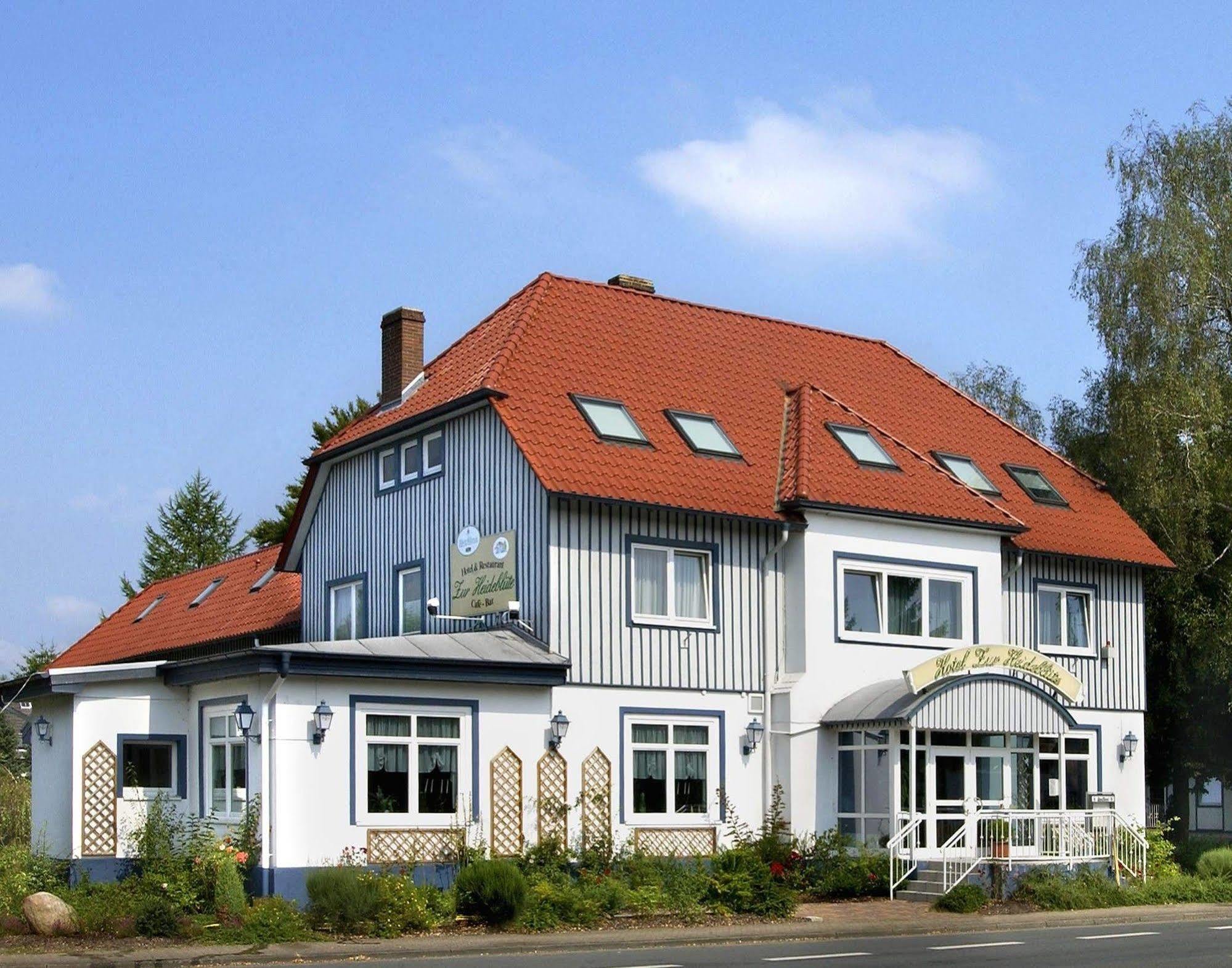 Hotel Zur Heidebluete Hambuhren Bagian luar foto