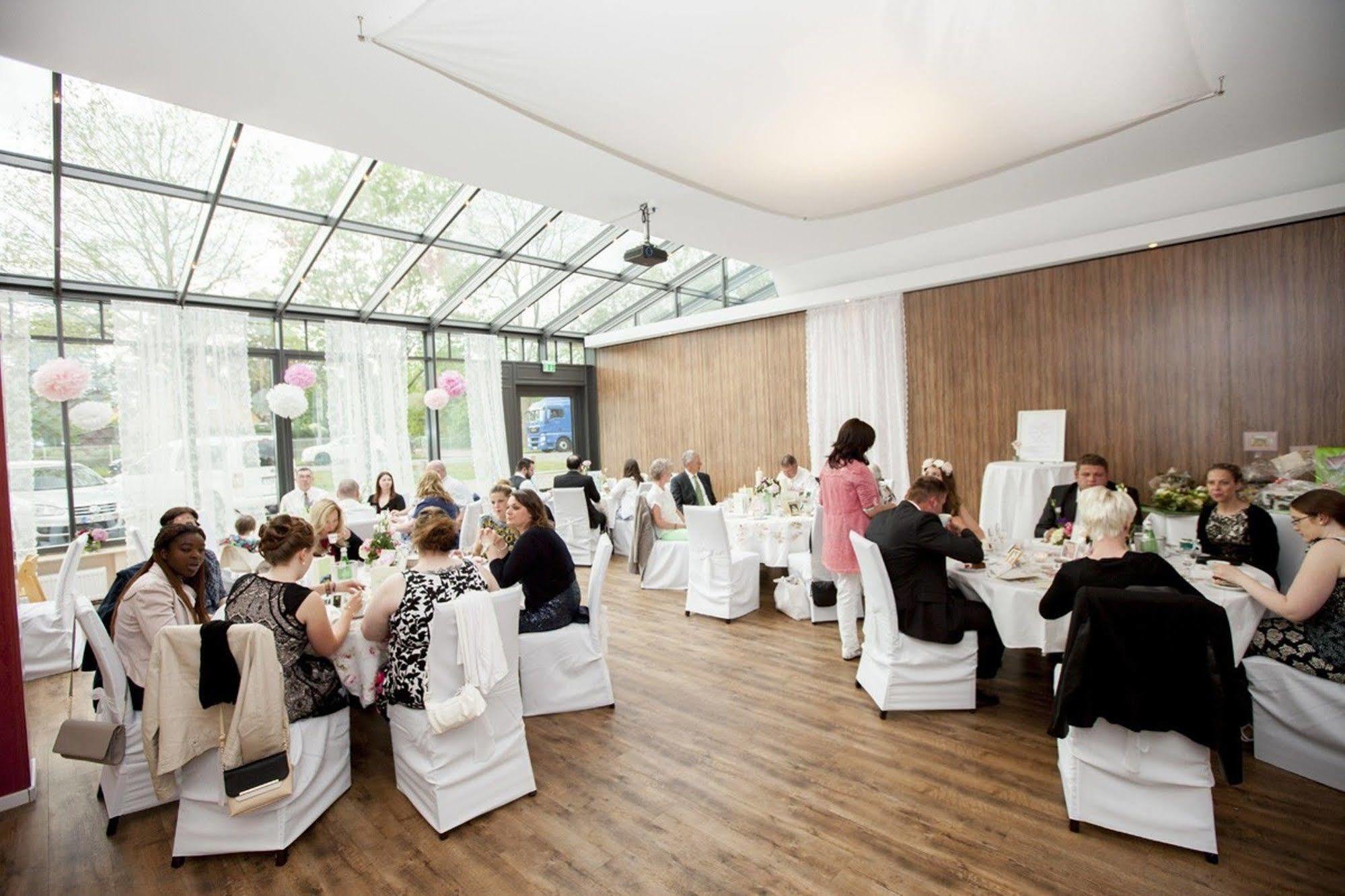 Hotel Zur Heidebluete Hambuhren Bagian luar foto