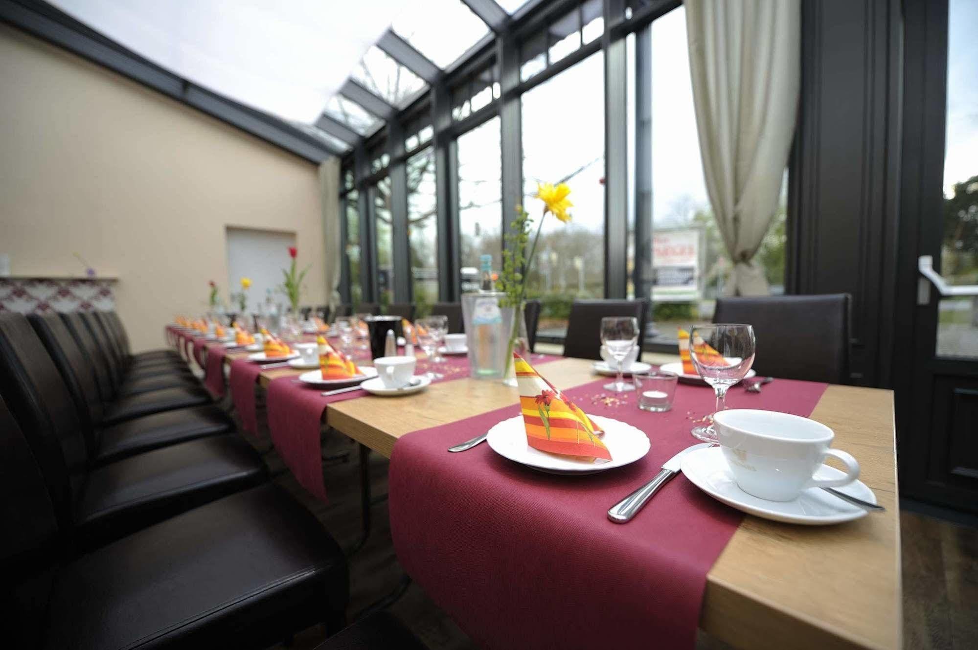Hotel Zur Heidebluete Hambuhren Bagian luar foto