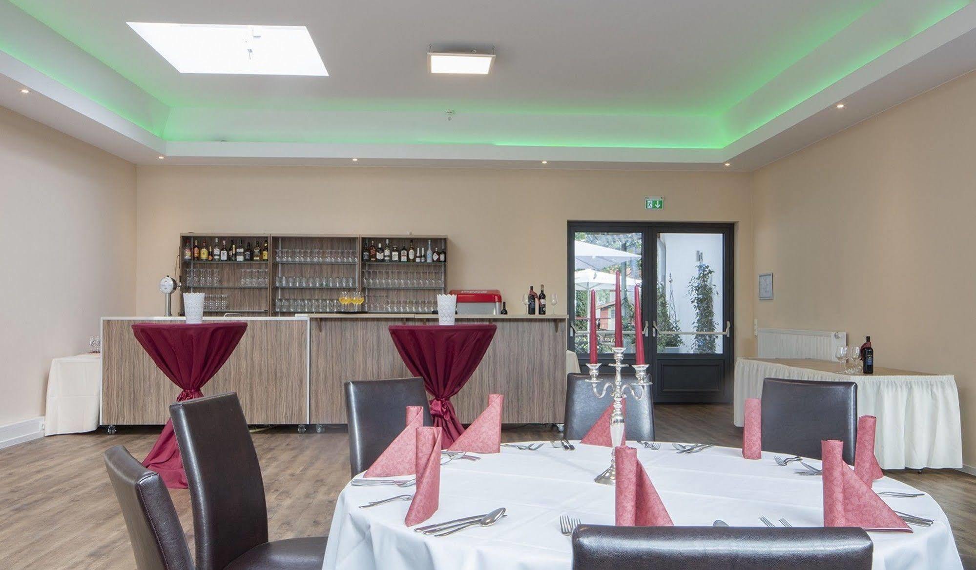 Hotel Zur Heidebluete Hambuhren Bagian luar foto