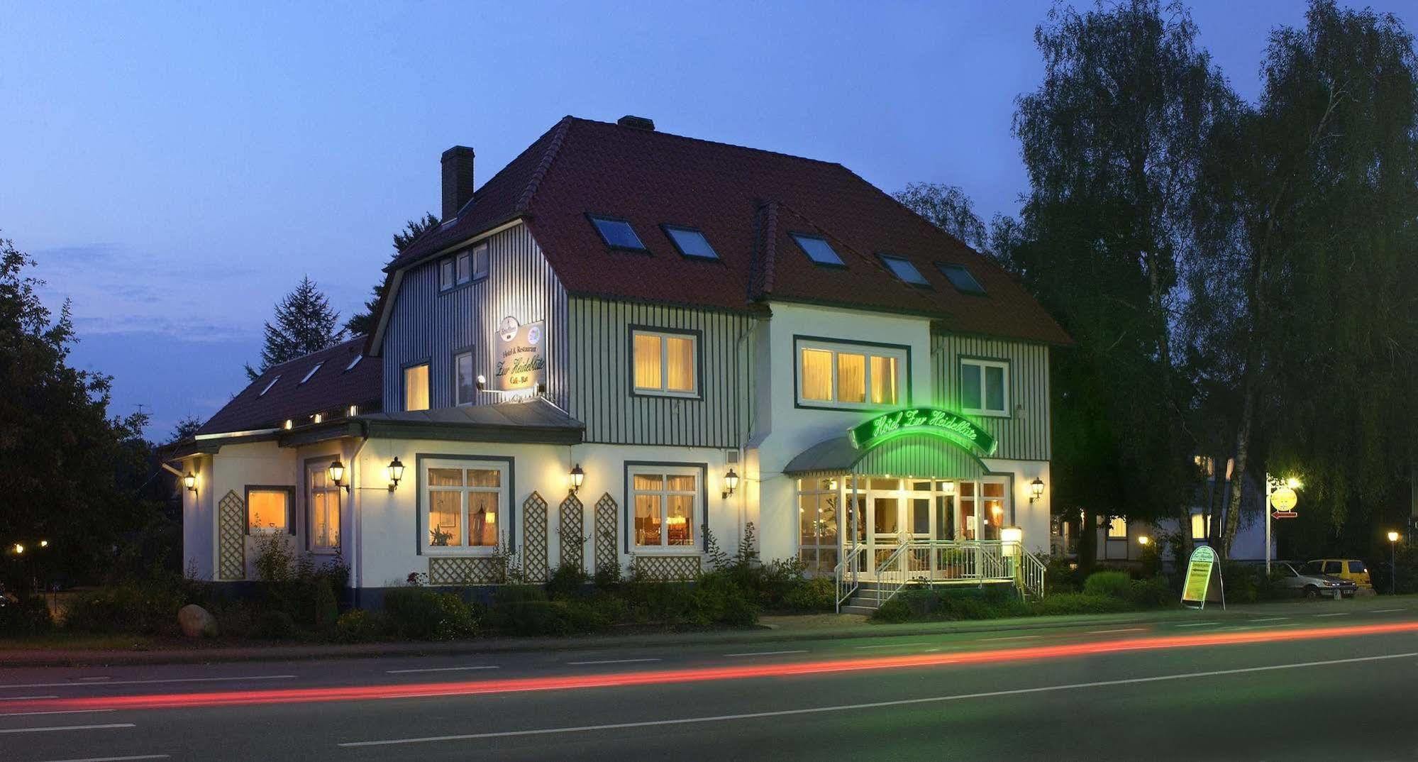 Hotel Zur Heidebluete Hambuhren Bagian luar foto